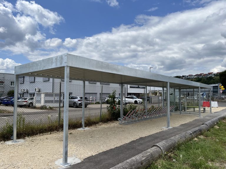 Fahrradunterstand bei einem Gewerbebetrieb